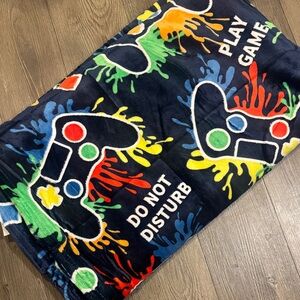 🆕Colorful Glow in the Dark Gaming Blanket. 50x68. Brand New!💥